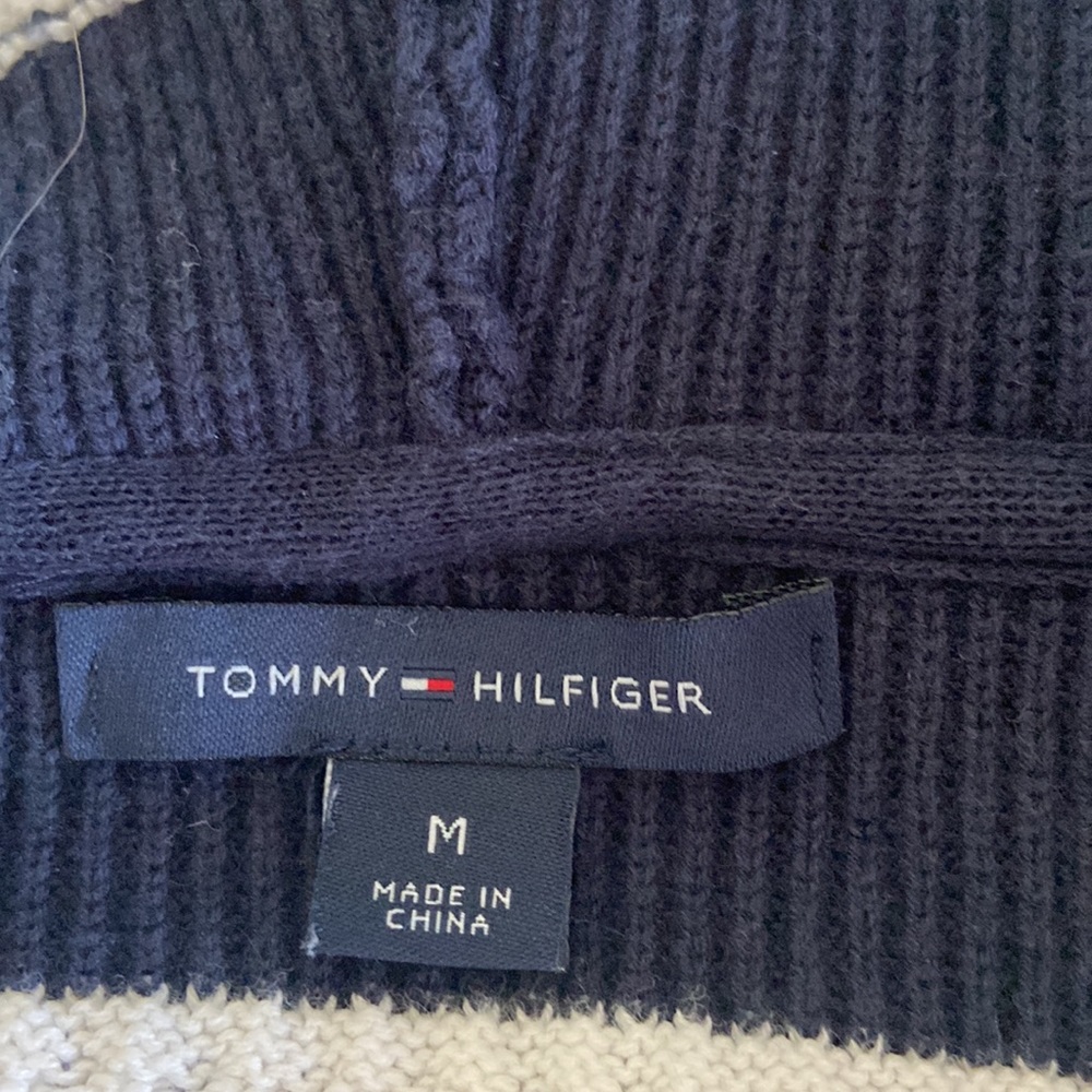 Tommy Hilfiger blue and white hoodie with pockets! Women’s size Medium.  EUC! - Picture 11 of 12